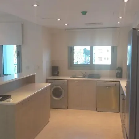 Lägenhet Horizon Luxury At Finikoudes Beach 302