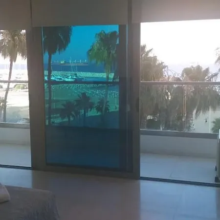 Lägenhet Horizon Luxury At Finikoudes Beach 302