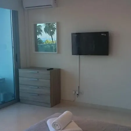 Lägenhet Horizon Luxury At Finikoudes Beach 302